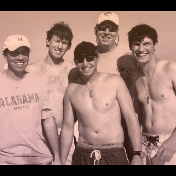 Meet your💥POSH AMBASSADOR💥, Carlee! - Picture 11 of 11